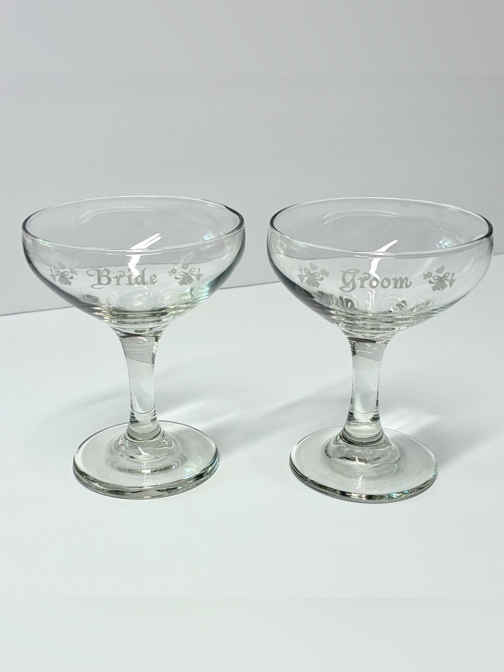 Vintage Bride and Groom Wedding Champagne/Wine Toasting Glasses